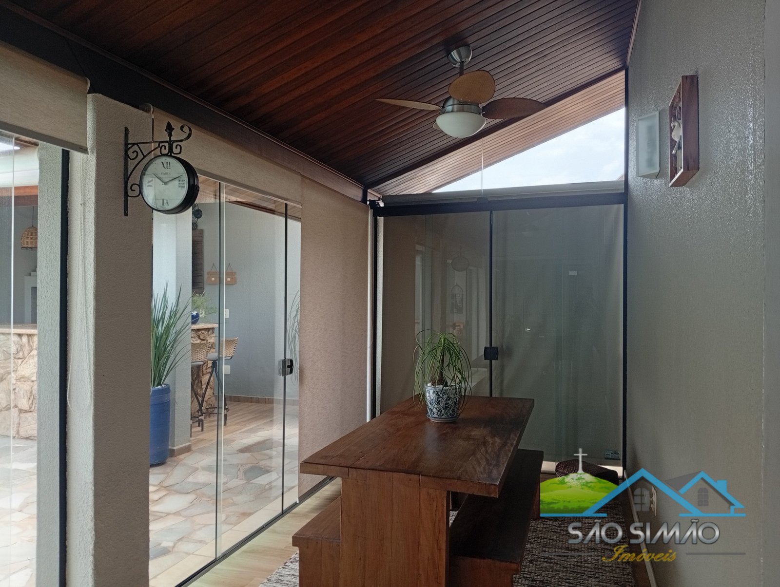Casa a venda em São Simão SP, com piscina e fino acabamento