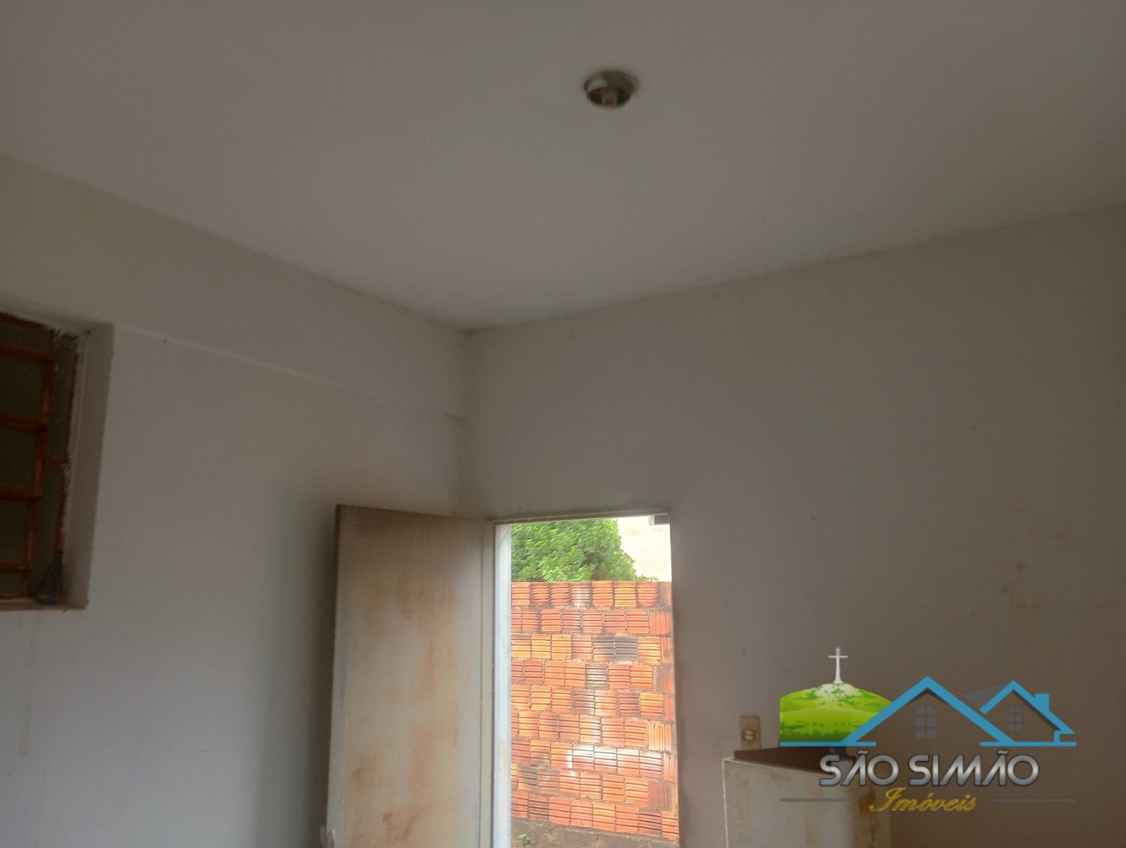Casa com ponto comercial a venda em São Simão SP