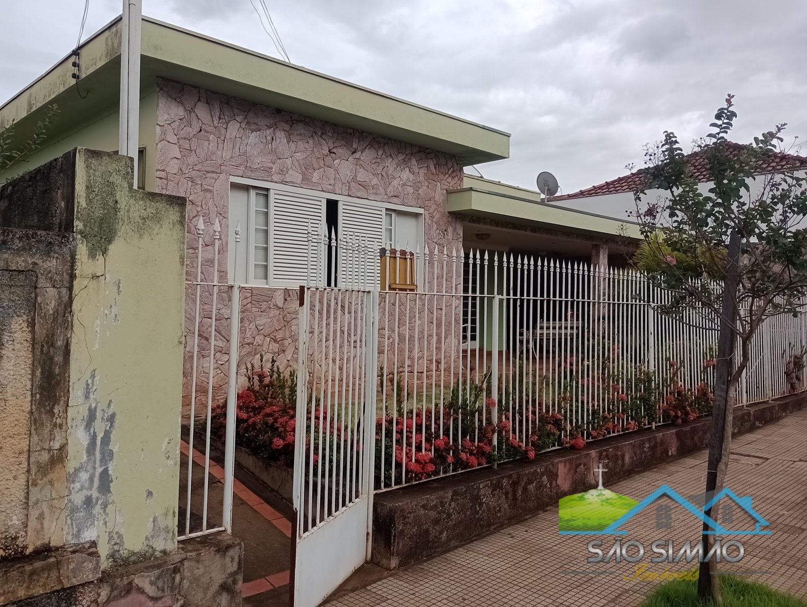 Casa  Venda em São Simão no Centro a 100 metros da praça Principal