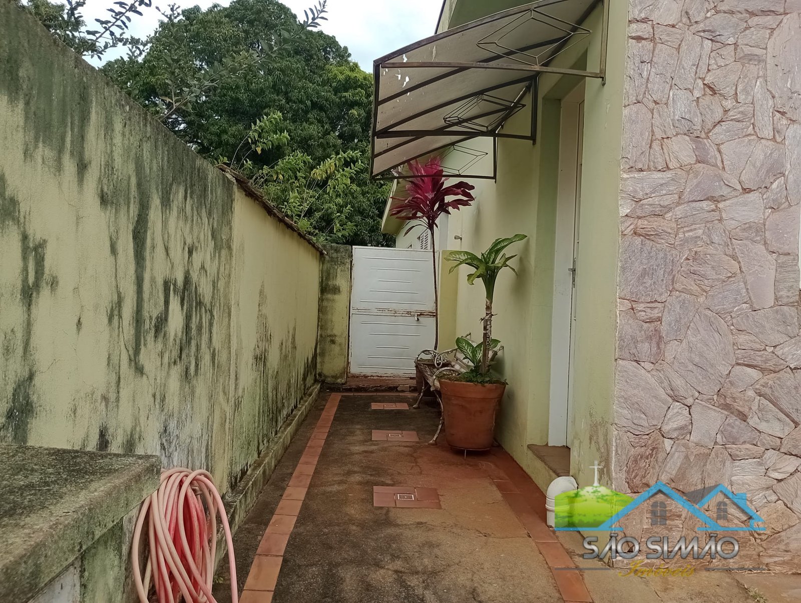 Casa  Venda em São Simão no Centro a 100 metros da praça Principal