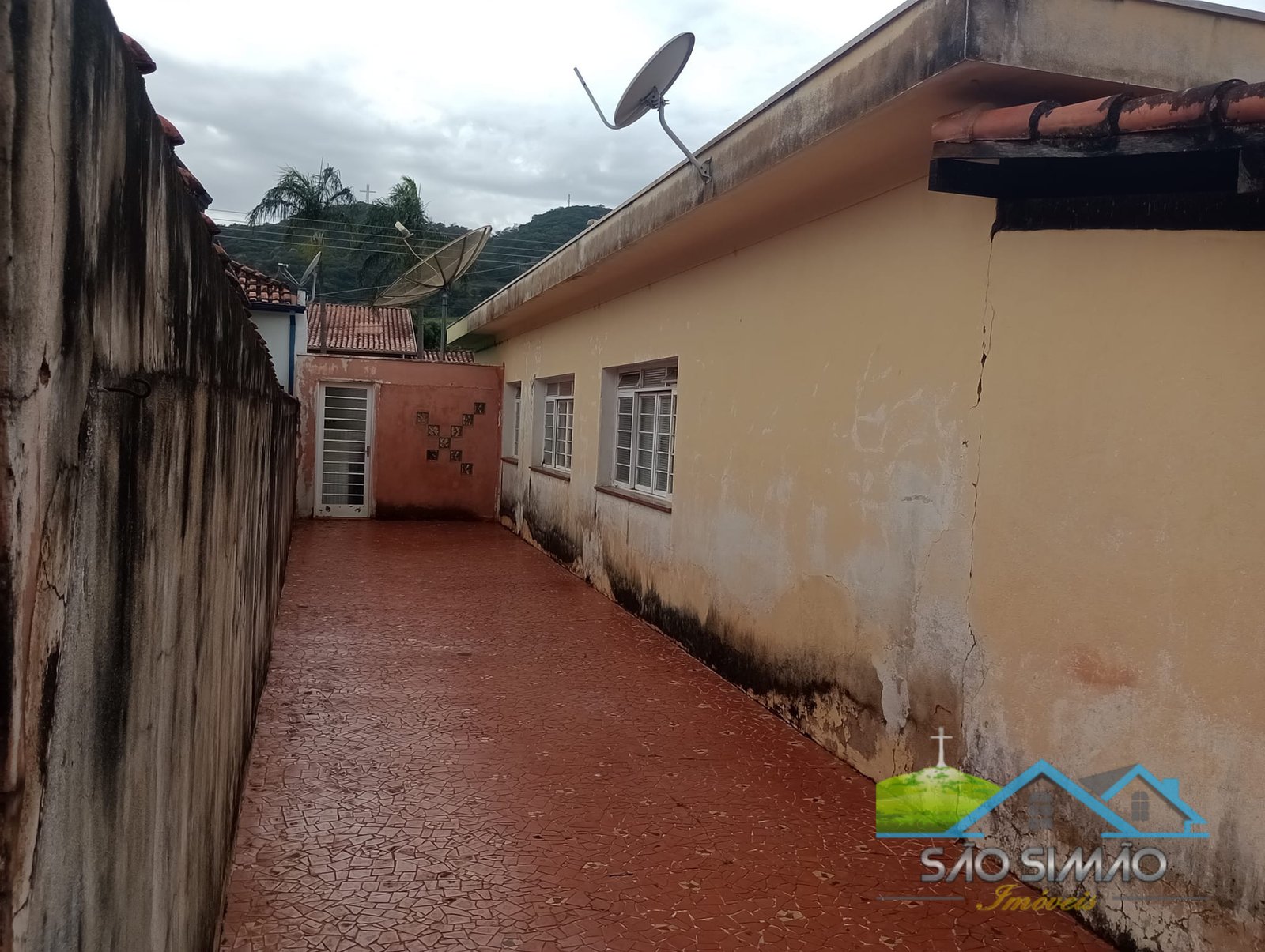 Casa  Venda em São Simão no Centro a 100 metros da praça Principal