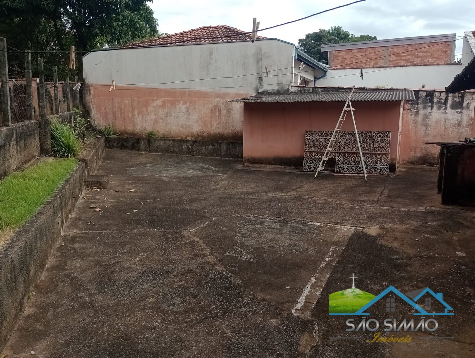 Casa  Venda em São Simão no Centro a 100 metros da praça Principal