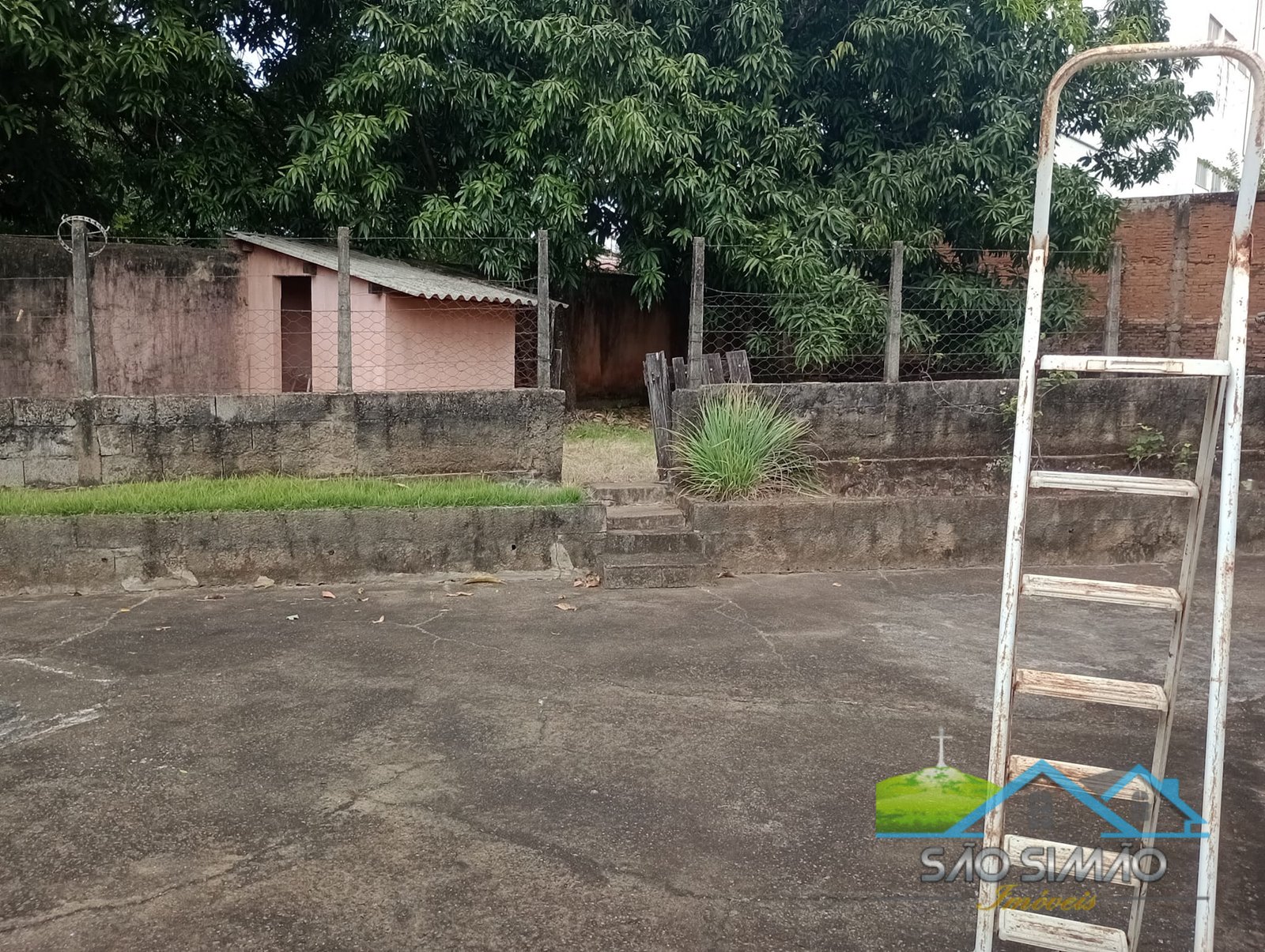 Casa  Venda em São Simão no Centro a 100 metros da praça Principal