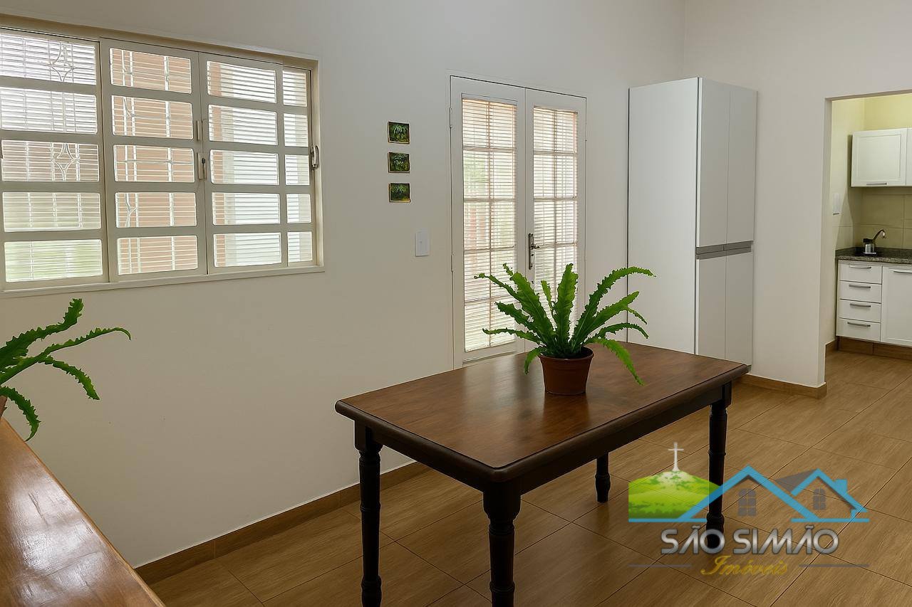 Chácara á venda em São Simão-SP com 5 quartos sendo 2 suítes.