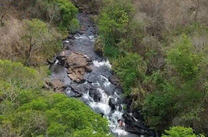 Linda Chácara a Venda com CACHOEIRA perto da cidade!